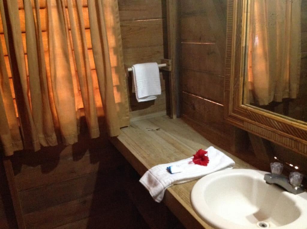 Half Moon Resort (Adults Only) West End Exteriör bild