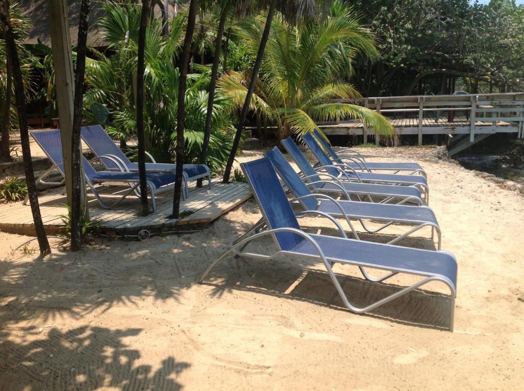 Half Moon Resort (Adults Only) West End Exteriör bild