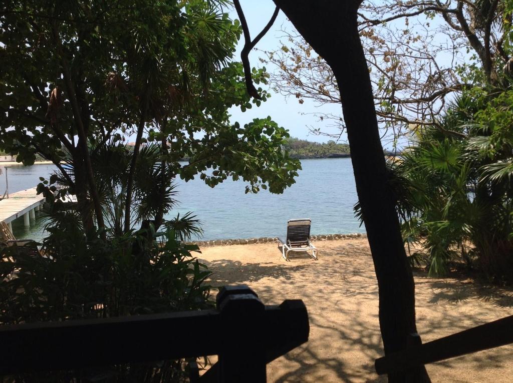 Half Moon Resort (Adults Only) West End Exteriör bild