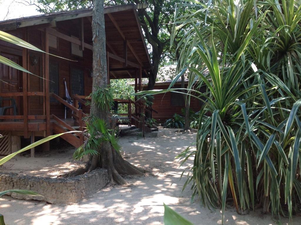 Half Moon Resort (Adults Only) West End Exteriör bild